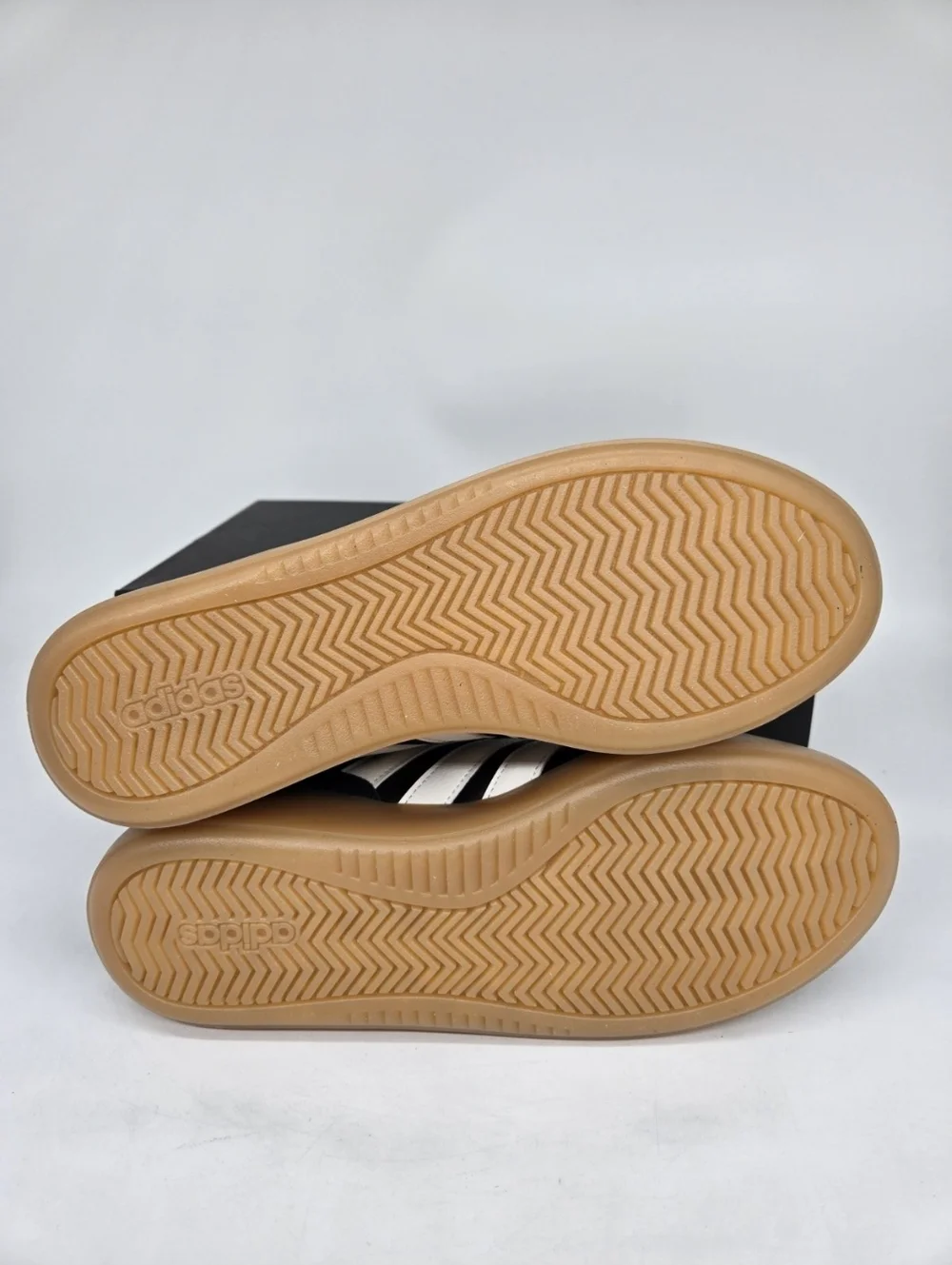 adidas Men's Barreda Mundial HQ2351 Black White Gum Shoes Size 9 New
